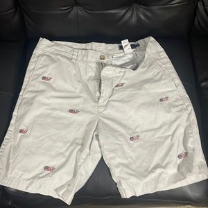 Vineyard vine men’s shorts size 35 khaki with patriotic whales